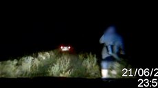Při honičce s policií vyskočili dva muži za jízdy Při honičce s policií vyskočili dva muži za jízdy