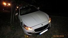 Na nabouraném maserati je škoda půl milionu korun. (5. srpna 2018) Na nabouraném maserati je škoda půl milionu korun. (5. srpna 2018)
