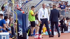 Olomoucký trenér Václav Jílek během pohárového utkání proti Kajratu Almaty. Olomoucký trenér Václav Jílek během pohárového utkání proti Kajratu Almaty.