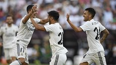 Marco Asensio (uprostřed), Lucas Vázquez (vlevo) a Dani Ceballos slaví gól... Marco Asensio (uprostřed), Lucas Vázquez (vlevo) a Dani Ceballos slaví gól...