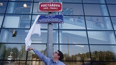 V ulici Voctářova v Praze 8 odhalili jednu z tabulek, které vysvětlují názvy... V ulici Voctářova v Praze 8 odhalili jednu z tabulek, které vysvětlují názvy...