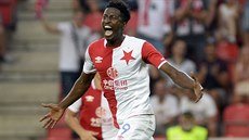 Peter Olayinka  se raduje ze svého prvního gólu v dresu Slavie...