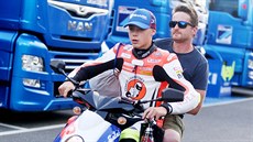 Filip Sala mezi kamióny na automotodromu Brno