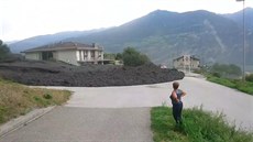 Švýcarskou vesnici spláchlo bahno Švýcarskou vesnici spláchlo bahno