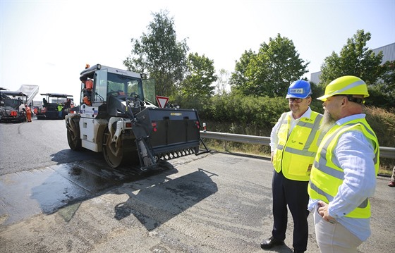 Ministr dopravy Dan ok na stavb dálnice D1 exit 15.