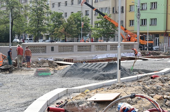 V Zenklov probíhá oprava trati i inenýrských sítí.