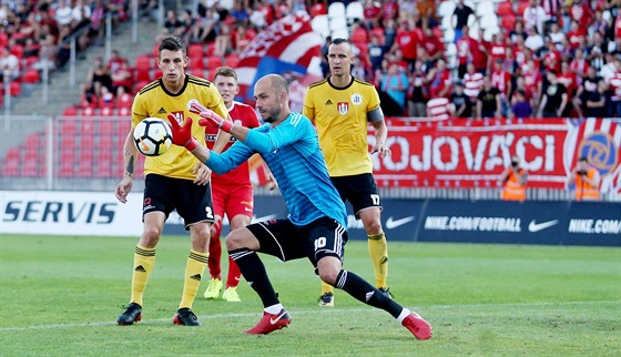 Momentka z druholigového duelu Brno (ervená) vs. eské Budjovice