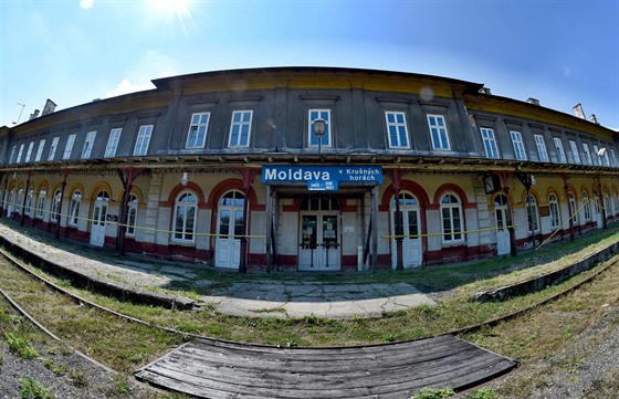 Nádraní budova na Moldav