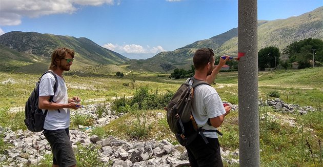 Čeští archeologové zkoumají okolí svatyně stojící na základech zaniklého... Čeští archeologové zkoumají okolí svatyně stojící na základech zaniklého...