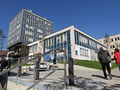Státní instituce nemají o budovu bývalého finančního úřadu v Brodě zájem, a tak... Státní instituce nemají o budovu bývalého finančního úřadu v Brodě zájem, a tak...