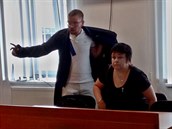 Renata Vidršperková se svým obhájcem u soudu. (15. srpna 2018) Renata Vidršperková se svým obhájcem u soudu. (15. srpna 2018)