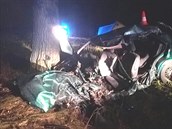 Citroën Saxo se poblíž Třeboně střetl s kamionem. Řidič osobního vozu nehodu... Citroën Saxo se poblíž Třeboně střetl s kamionem. Řidič osobního vozu nehodu...