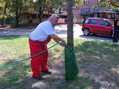 Vak se vodou naplní zhruba za dvě minuty. Vak se vodou naplní zhruba za dvě minuty.
