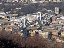 Ponte Morandi v Janově na archivním snímku