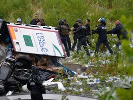 Italtí policisté pomáhali pi vyproování obtí tragédie v severoitalském...