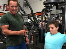 Arnold Schwarzenegger a jeho nemanelský syn Joseph Baena (2. íjna 2017)