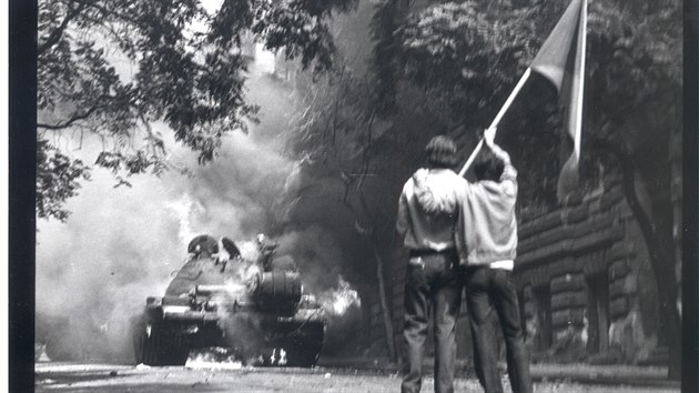 Fotografie Stanislava astnho U Rozhlasu zskala v souti eskho rozhlasu o nejzdailej fotografii z roku 1968 druh msto.