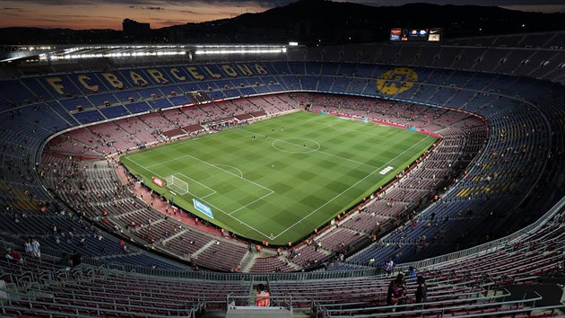 Pohled na stadion Barcelony, kde katalnsk velkoklub vstoup do novho ronku panlsk ligy utknm proti Alavs.