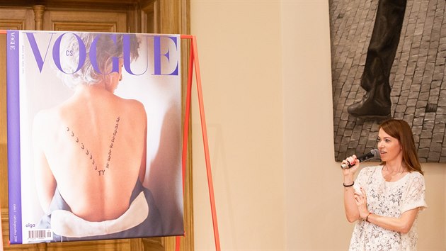 fredaktorka Vogue CS Andrea Bhounkov pedstavila tituln stranu prvnho vydn eskoslovensk mutace magaznu.