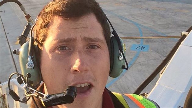 Americk mechanik Richard Russell unesl v Seattlu letadlo, po chvli letu vak havaroval. (nedatovan selfie)