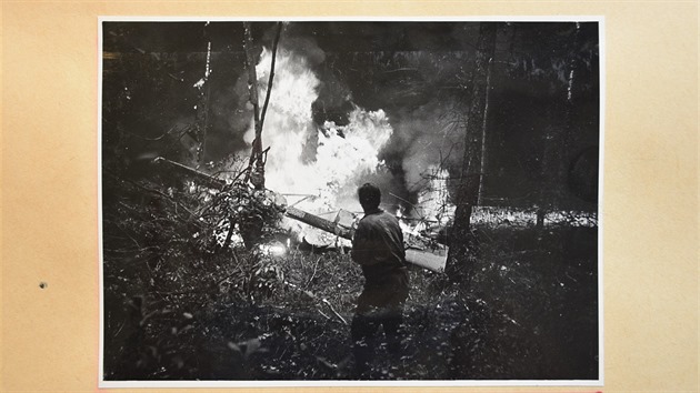 Fotografie pozen svdky krtce po havrii sovtskho vrtulnku MI-4. 24. srpna 1968.