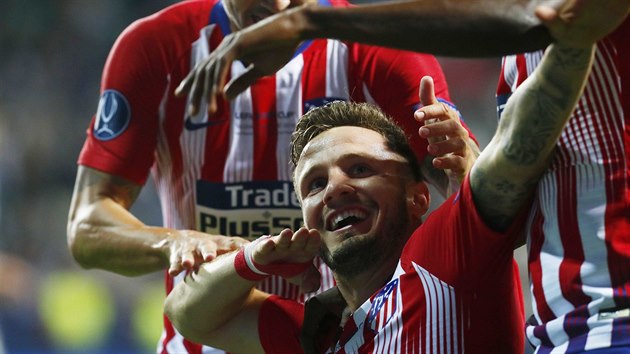 Saul Niguez z Atltika Madrid oslavuje svj gl proti Realu Madrid.