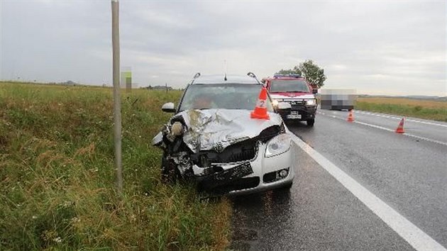 Auto pokozen nrazem utrenho kola z kamionu (10.8.2018).