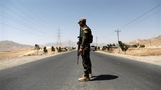 V afghánském městě Ghazní zuří boje mezi Tálibánem a vládními jedńotkami (12.... V afghánském městě Ghazní zuří boje mezi Tálibánem a vládními jedńotkami (12....