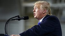 Americký prezident Donald Trump podepsal na základně Fort Drum obranný rozpočet... Americký prezident Donald Trump podepsal na základně Fort Drum obranný rozpočet...