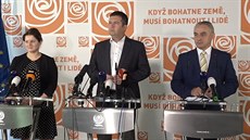 Ministr vnitra Jan Hamáček a ministryně práce a sociálních věcí Jana Maláčová... Ministr vnitra Jan Hamáček a ministryně práce a sociálních věcí Jana Maláčová...