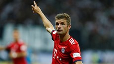 Thomas Müller z Bayernu Mnichov gestikuluje v utkání o nmecký Superpohár proti...