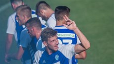 Ladislav Takács (v popředí) z Mladé Boleslavi se hlásí o zápis do listiny... Ladislav Takács (v popředí) z Mladé Boleslavi se hlásí o zápis do listiny...