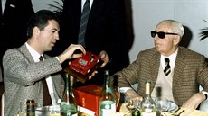 Enzo Ferrari vpravo se synem Pierem, který dnes vlastní desetinu automobilky.