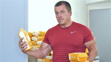 Dosud zákazníci mouku z mlýnu Daniela Pernera nemohli koupit v maloobchodech.... Dosud zákazníci mouku z mlýnu Daniela Pernera nemohli koupit v maloobchodech....