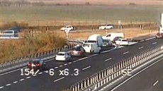 Řidiči na D11 couvali a jeli v protisměru Řidiči na D11 couvali a jeli v protisměru