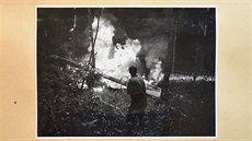 Fotografie pořízené svědky krátce po havárii sovětského vrtulníku MI-4. 24.... Fotografie pořízené svědky krátce po havárii sovětského vrtulníku MI-4. 24....