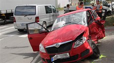 Po střetu dodávky s osobní autem jeho šofér na místě zemřel. Po střetu dodávky s osobní autem jeho šofér na místě zemřel.