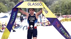 Francouzský triatlonista Pierre Le Corre slaví triumf na mistrovství Evropy v... Francouzský triatlonista Pierre Le Corre slaví triumf na mistrovství Evropy v...
