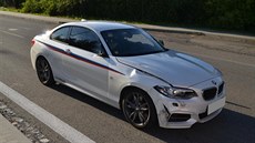 Na autě je podle policistů škoda za 300 tisíc korun. Na autě je podle policistů škoda za 300 tisíc korun.