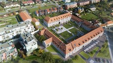 Vizualizace: dvůr získá uvnitř parkovou úpravu, vrátí se do něj i kašna s vodou. Vizualizace: dvůr získá uvnitř parkovou úpravu, vrátí se do něj i kašna s vodou.