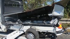 Policie pátrá po nákladním voze a jeho řidiči, který zřejmě zavinil hromadnou... Policie pátrá po nákladním voze a jeho řidiči, který zřejmě zavinil hromadnou...