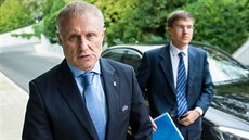 Grigorij Surkis (vlevo), místopředseda UEFA Grigorij Surkis (vlevo), místopředseda UEFA