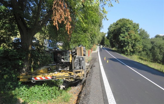 Místo dopravní nehody, kde idi zapadl s osobákem a pozdji i s bagrem.