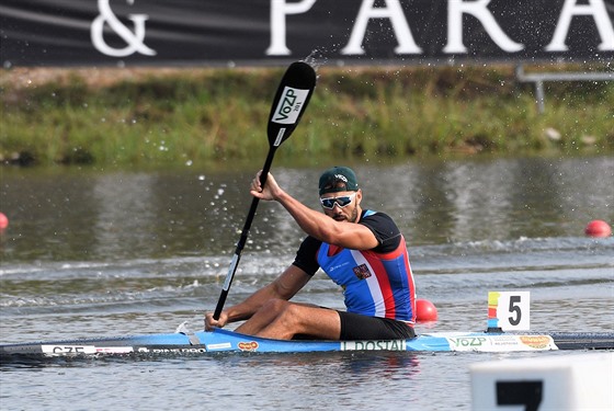 Kajaká Josef Dostál v semifinále závodu na 1000 metr na MS v Portugalsku.