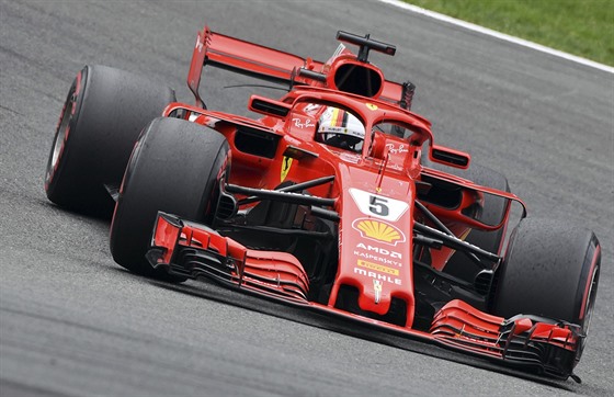 Nmecký jezdec Sebastian Vettel z Ferrari pi Velké cen Belgie.