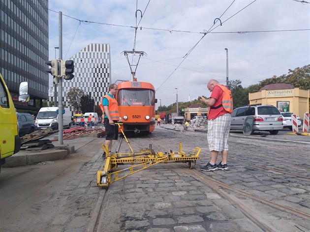 Na Vinohradskou se vrací tramvaje