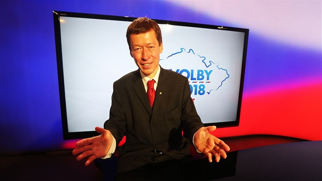 Tlumočník a překladatel Hayato Okamura v diskusním pořadu Rozstřel. (20. srpna... Tlumočník a překladatel Hayato Okamura v diskusním pořadu Rozstřel. (20. srpna...