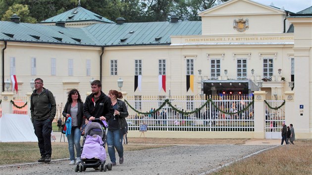 Otevření se dočkal také zámek Kynžvart. Najednou bude moci absolvovat prohlídku skupina maximálně 10 lidí. Otevření se dočkal také zámek Kynžvart. Najednou bude moci absolvovat prohlídku skupina maximálně 10 lidí.