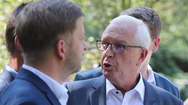 Jiří Drahoš zahájil předvolební kampaň. Bývalý prezidentský kandidát se pokouší dostat do Senátu za Prahu 4. (20. srpna 2018)