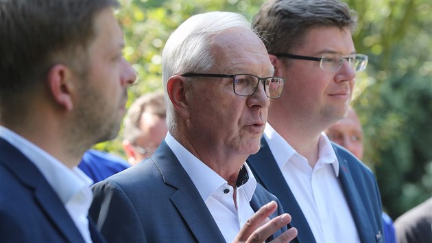 Jiří Drahoš zahájil předvolební kampaň. Bývalý prezidentský kandidát se pokouší dostat do Senátu za Prahu 4. (20. srpna 2018)